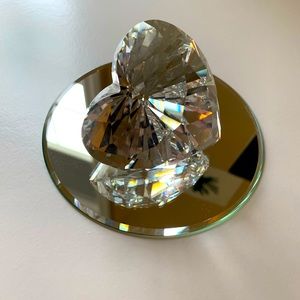 Swarovski crystal heart with round mirror plate